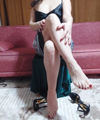 💋 Мои услуги нацелены на твое полное удовлетворение: эротический массаж, фантазии, ролевые игры и многое другое. 🔥 У меня есть отличные отзывы, которые говорят о моей внимательности и открытости.😉 Приготовься погрузиться в мир наслаждения и раскрыть все свои фантазии со мной. Уверена, что наша встреча оставит в тебе незабываемый след! 🌌 Жду тебя в Москве, чтобы воплотить все твои мечты в реальность! 💫🔞 Дина